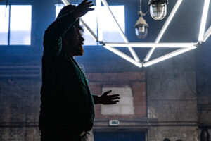 Stefan Miesseler Beyond the civilized body 9 hours performance Photographer Juergen Fritz 1 300x200